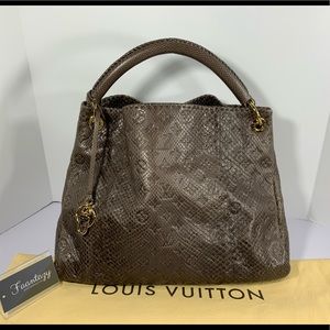 ❤️SOLD❤️ Louis Vuitton Artsy Python brown